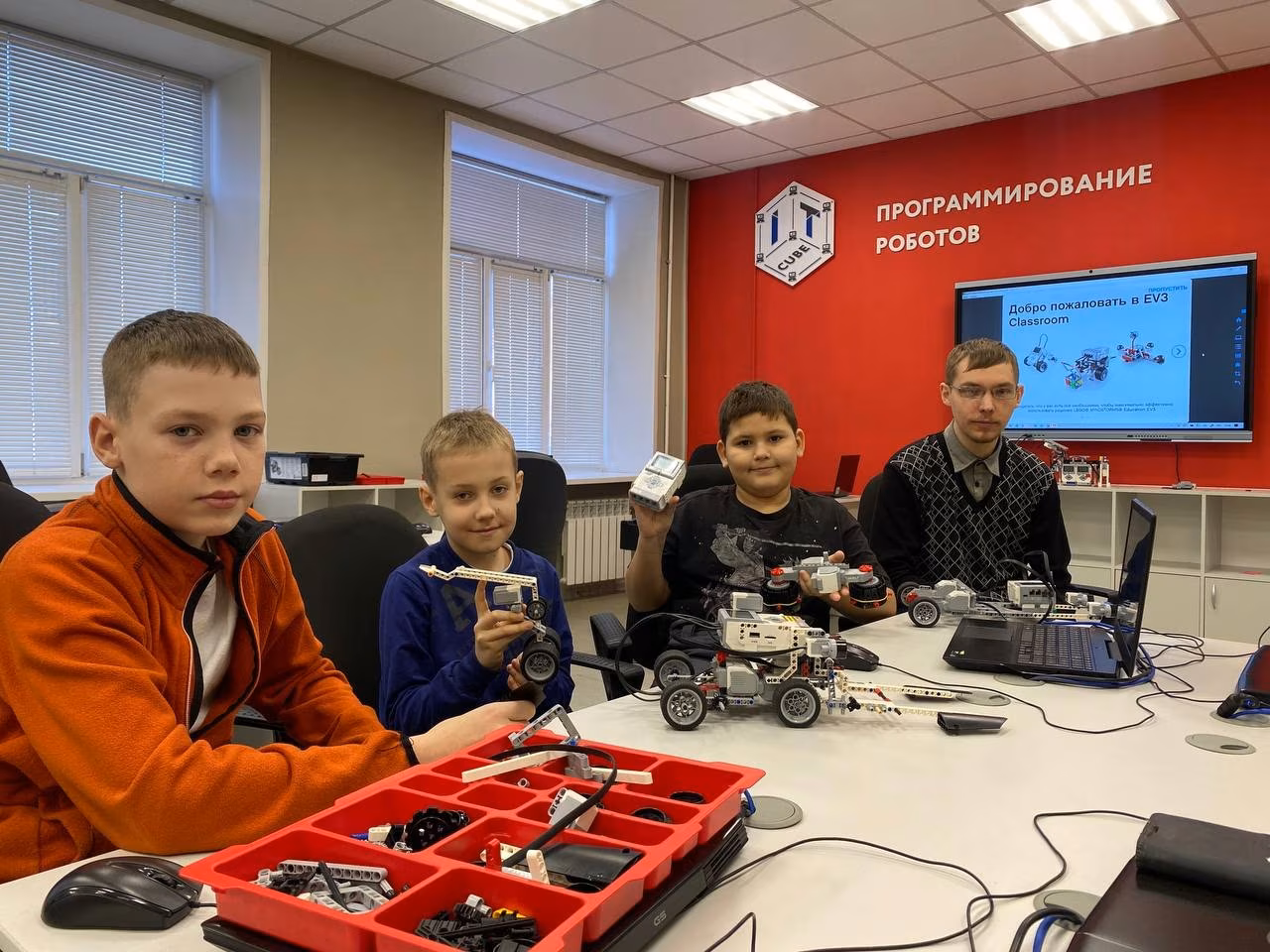 А мы продолжаем нашу добрую традицию «знакомство с педагогами»! 🤩